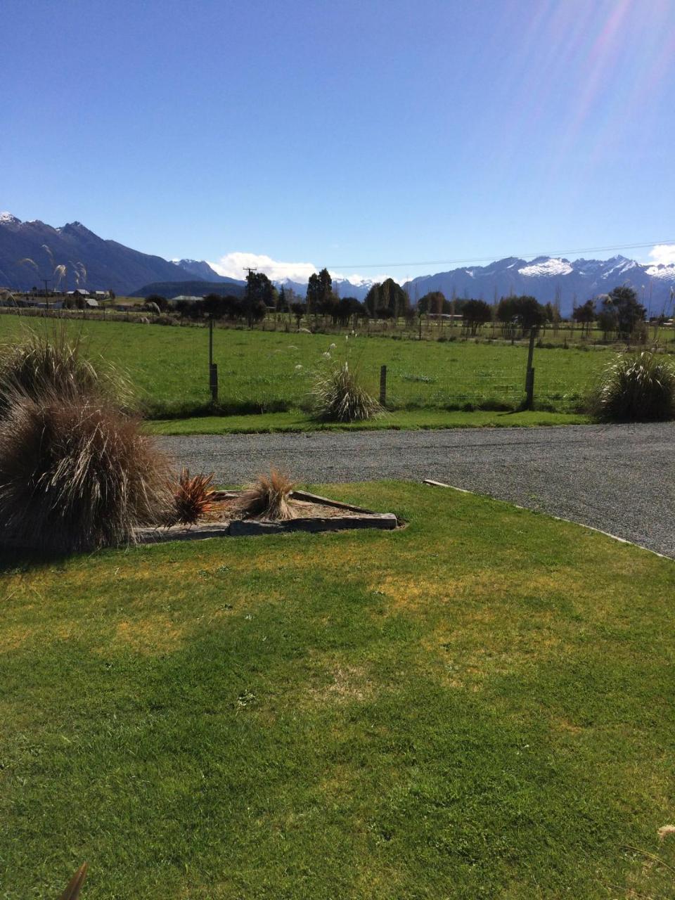 Acheron Cottages Manapouri Exterior photo